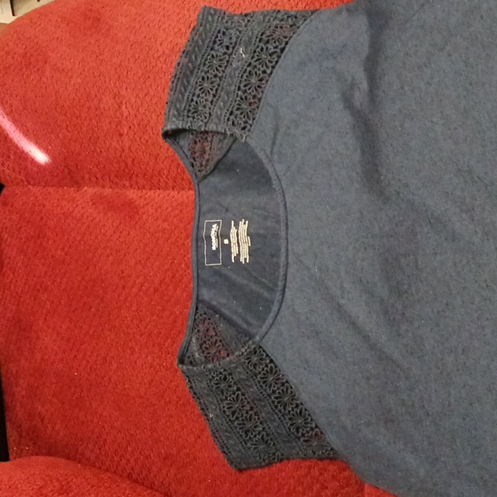 Top - Picture 2 of 2